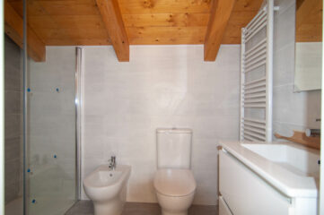 Villanúa edificio viviendas