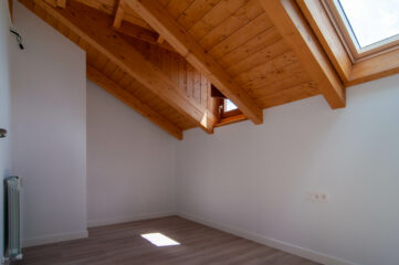 Villanúa edificio viviendas