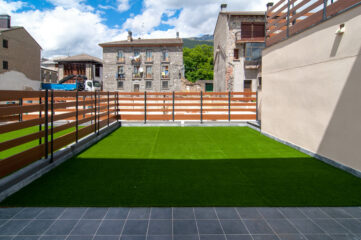 Villanúa edificio viviendas