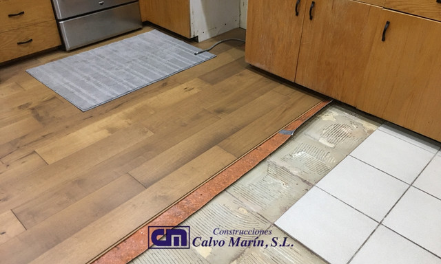 cambiando suelo de cocina sin quitar muebles